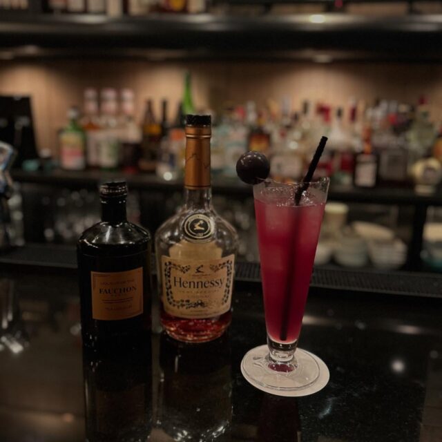 🍇巨峰とブランデーの紅茶カクテル

巨峰
コニャック
紅茶リキュール
レモンジュース
紅茶

#新宿 #新宿グルメ #新宿ディナー #歌舞伎 #歌舞伎グルメ
#フレンチ #カクテル #cocktail #巨峰 #ぶどう #ダイニングバー #バー #bar #居酒屋 #夜カフェ