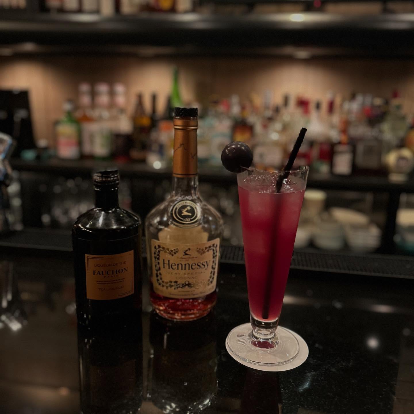 🍇巨峰とブランデーの紅茶カクテル

巨峰
コニャック
紅茶リキュール
レモンジュース
紅茶

#新宿 #新宿グルメ #新宿ディナー #歌舞伎 #歌舞伎グルメ
#フレンチ #カクテル #cocktail #巨峰 #ぶどう #ダイニングバー #バー #bar #居酒屋 #夜カフェ