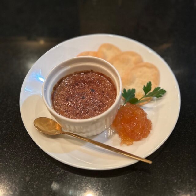 鶏のレバームース ブリュレ風
添えてあるりんごのジュレ、ブラックペッパーと一緒にお楽しみください

白ワイン、ハイボールとの相性抜群‼︎
・
・
・
・
・
#新宿 #新宿グルメ #新宿ディナー #歌舞伎 #歌舞伎グルメ
#和食 #フレンチ #ダイニングバー #バー #居酒屋 #刺身 #日本酒 #カフェ #夜カフェ