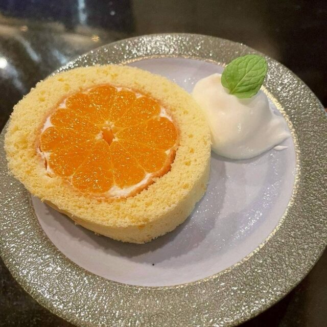 🍊丸ごとみかんのロールケーキ
・
・
・
・
・
#新宿 #新宿グルメ #新宿ディナー #歌舞伎 #歌舞伎グルメ #フレンチ #ダイニングバー #バー #居酒屋 #カフェ #夜カフェ #スイーツ #ケーキ #みかん
