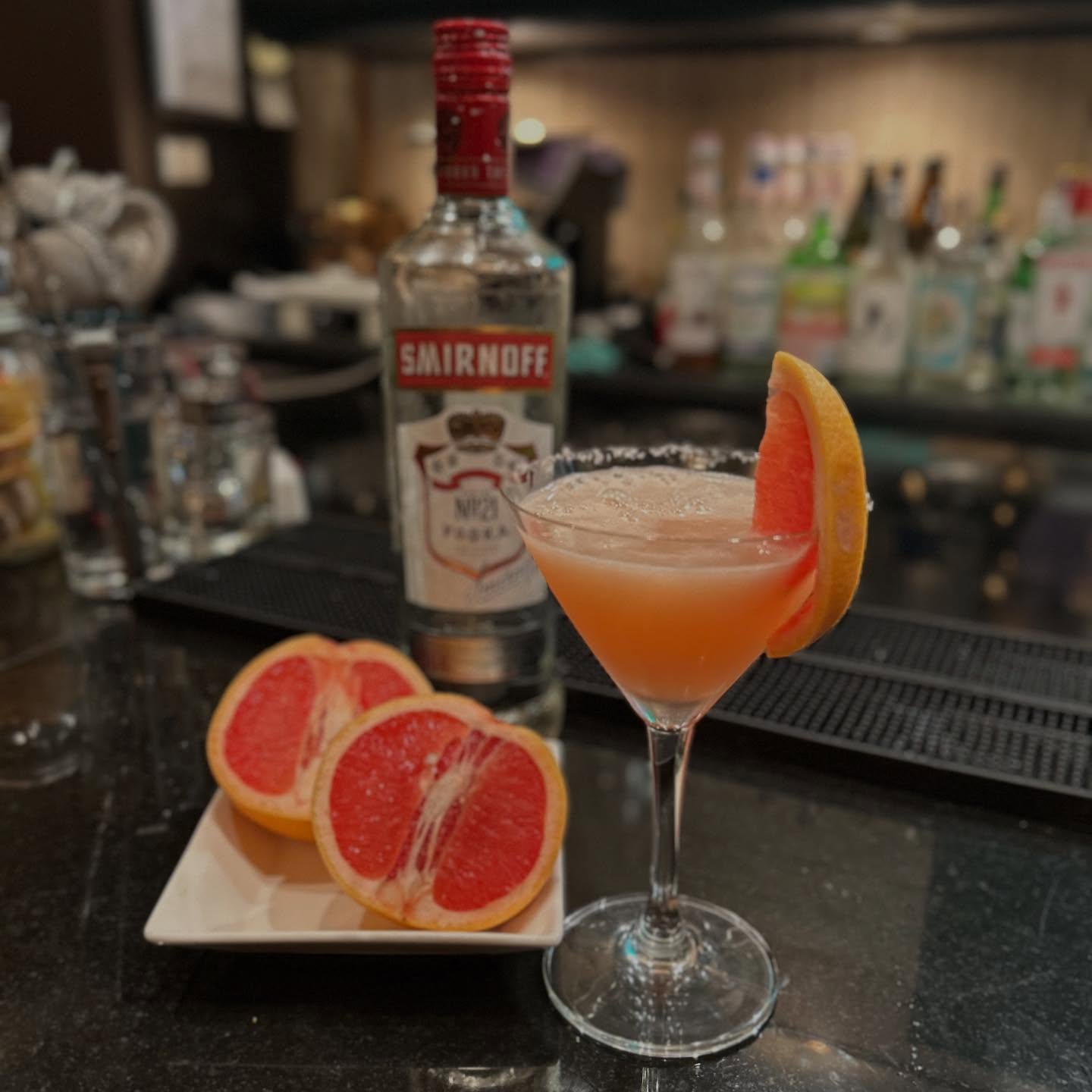 ルビーグレープフルーツのソルティドッグ
・
・
・
・
・
#新宿グルメ #歌舞伎グルメ #ダイニングバー #カフェ #カクテル
