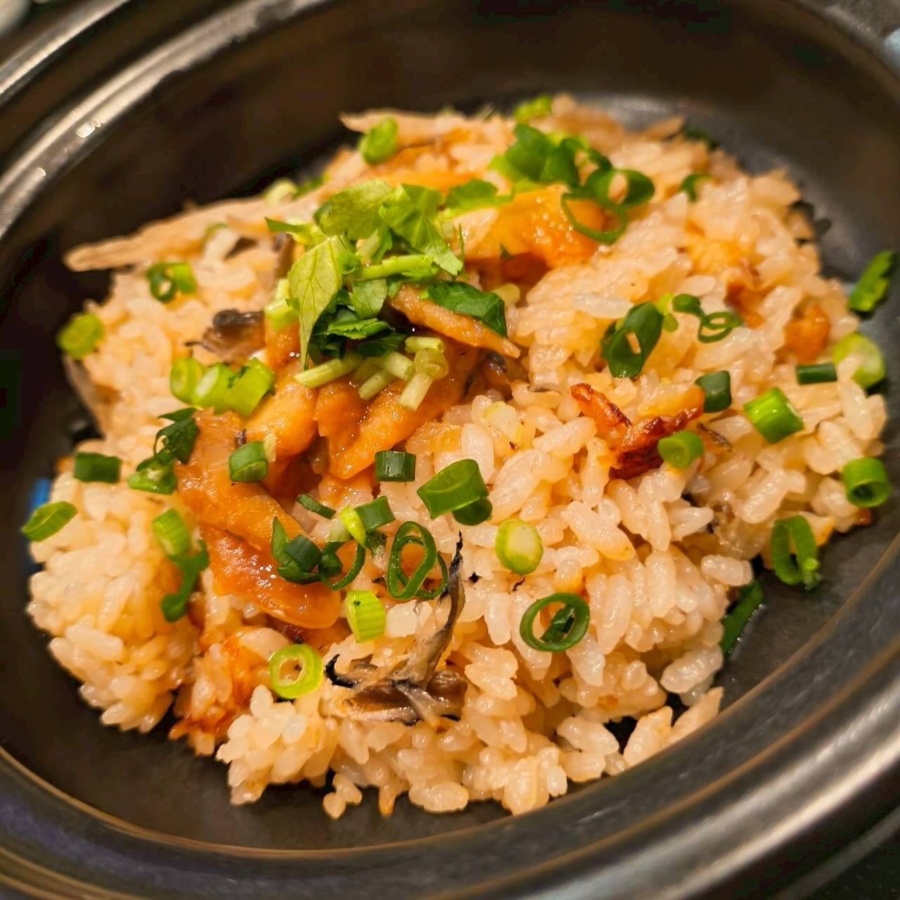 🍲穴子とごぼうの混ぜご飯
身のふっくらした穴子の旨みの染み込んだ混ぜご飯は絶品！
お出汁をかけても◎
・
・
・
・
・
#新宿ディナー #歌舞伎ディナー #ダイニングバー #夜カフェ #土鍋ご飯
